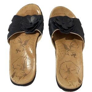 LL BEAN Juniper Women’s Size US 7 Navy Leather Floral Slide Sandal